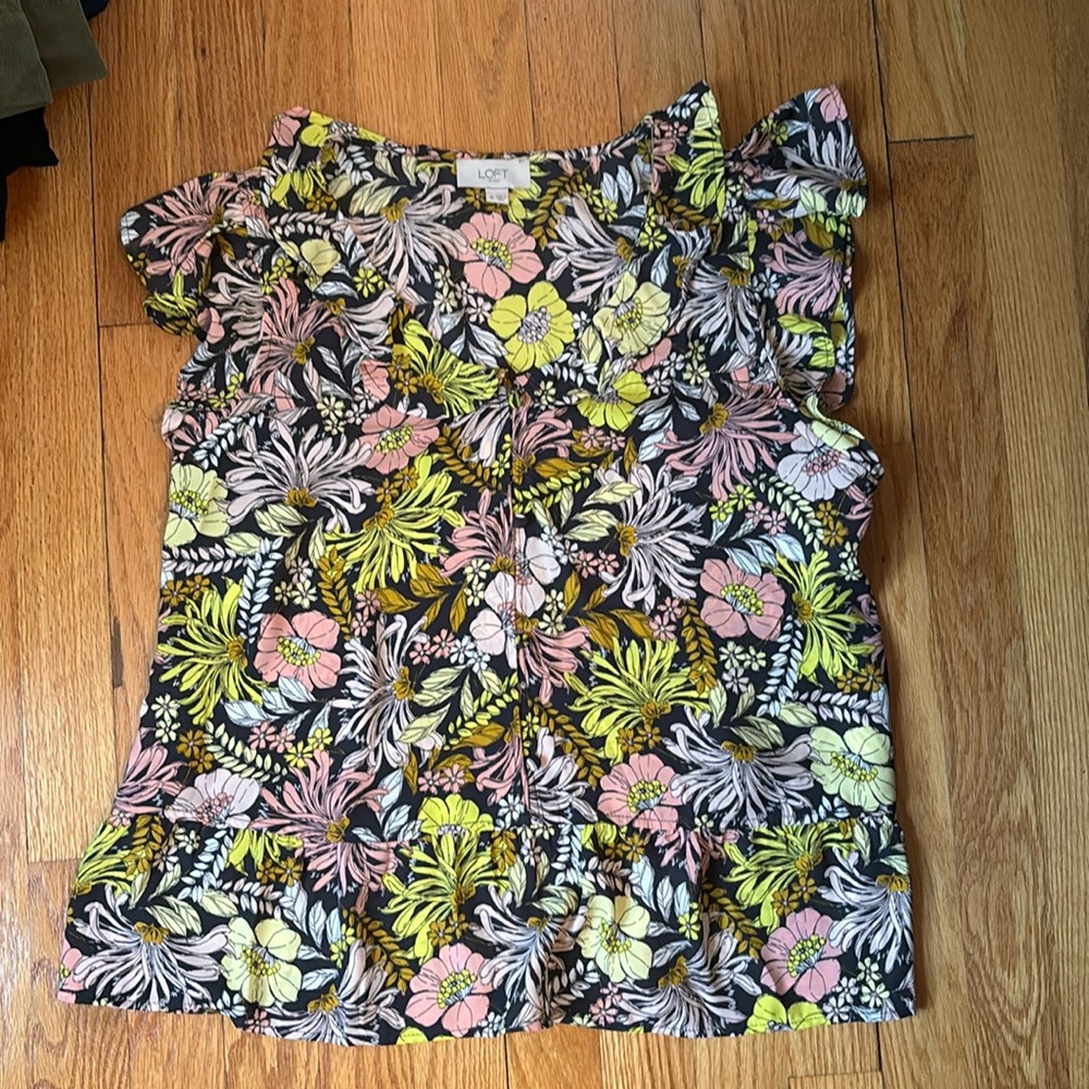 Floral sleeveless top.